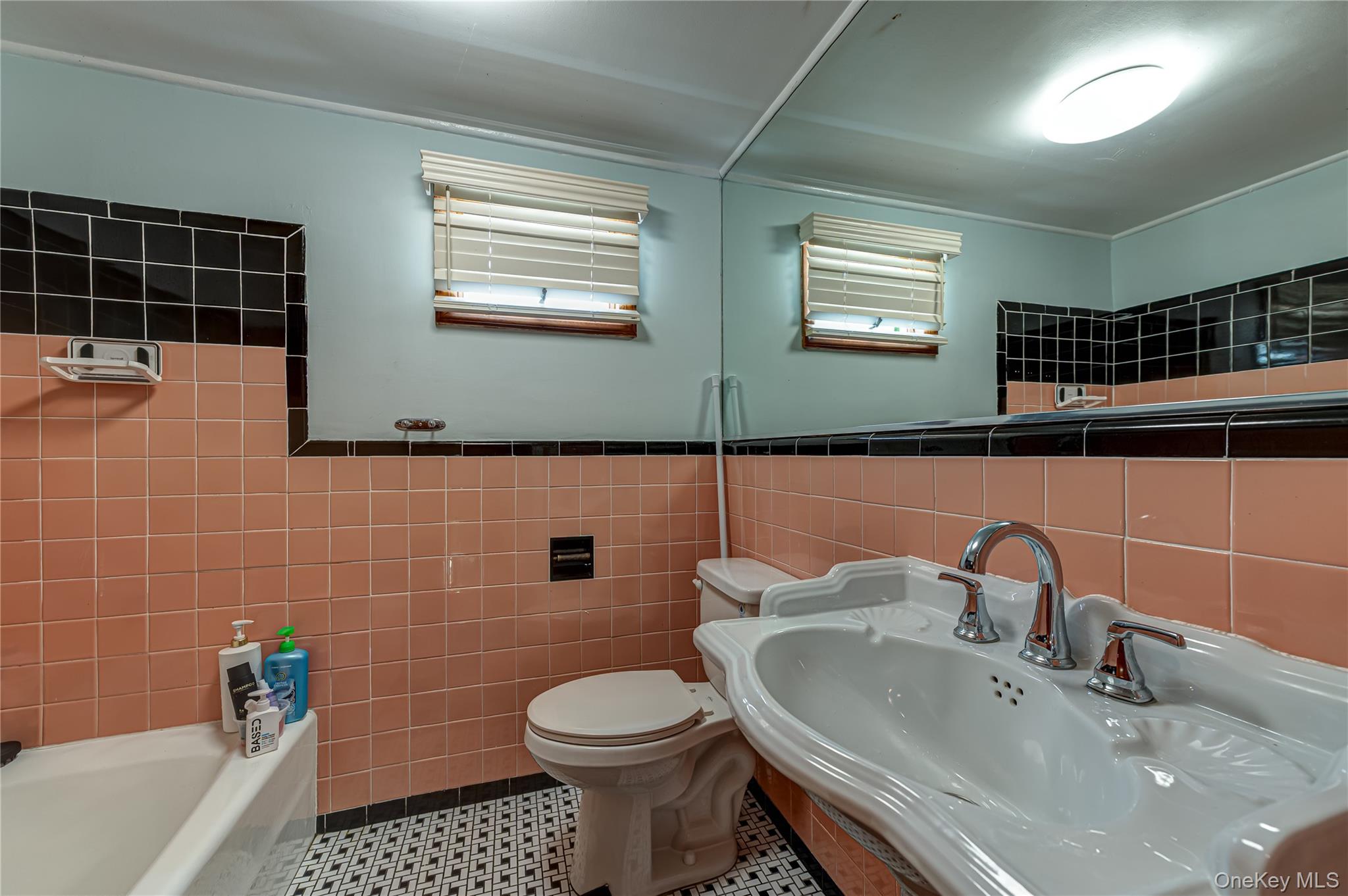 253 Melbury Road Babylon, NY 11702 - Photo 29 of 44