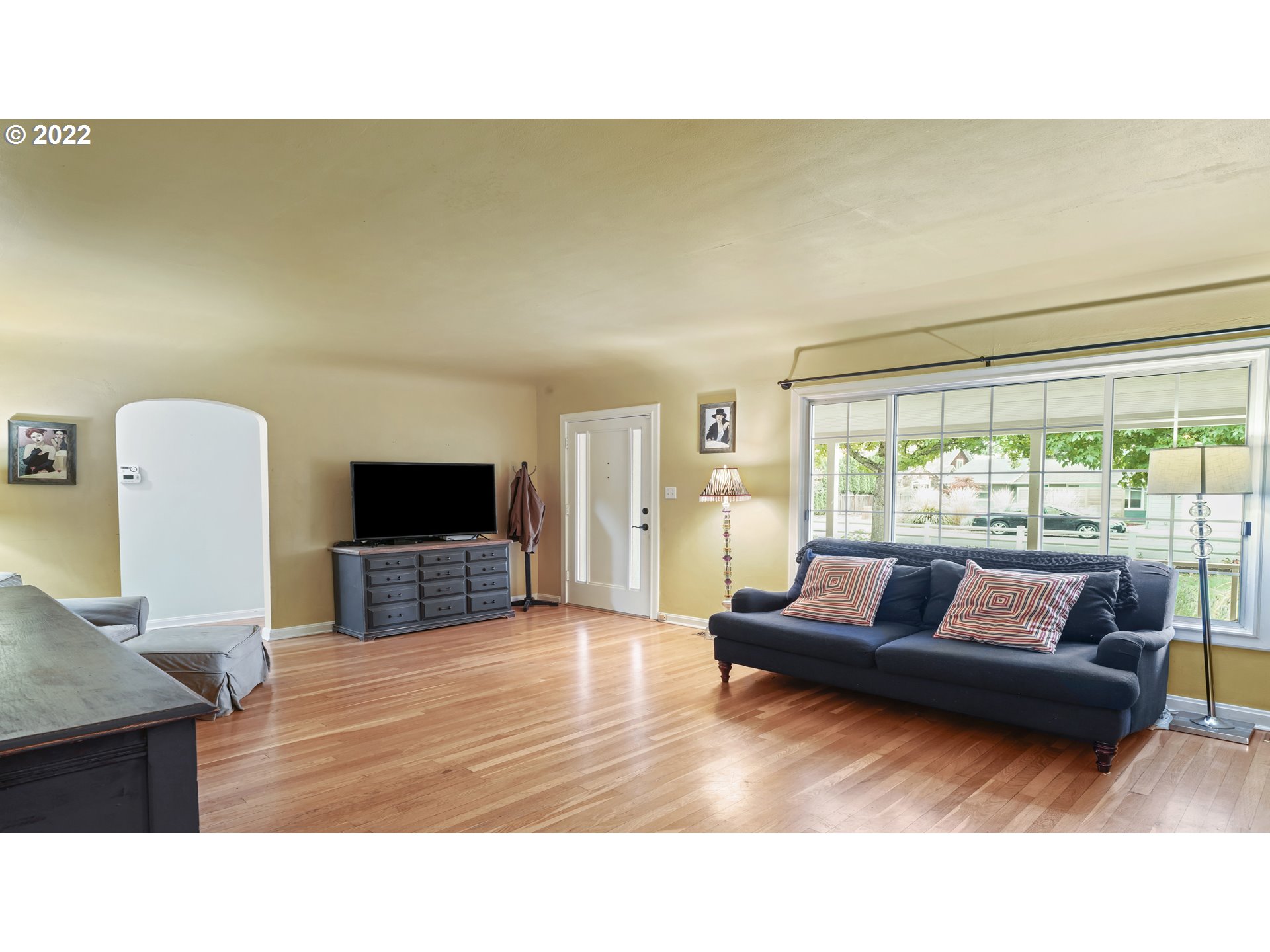 2155 Jeppesen Acres Road Eugene, OR 97401 - Photo 8 of 32 Living Room