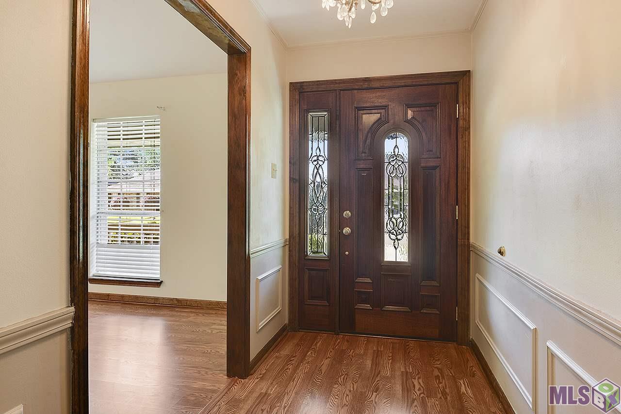 14735 Stoneberg Avenue Baton Rouge, LA 70816 - Photo 3 of 13 Foyer