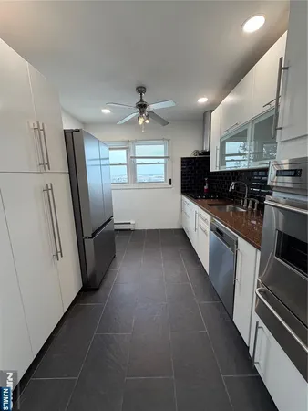 $3,200 | 157 Cottage Place, Unit 2, Fairview, NJ 07022