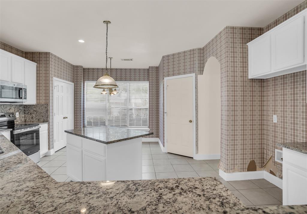 426 Richmond Street Irving, TX 75063 - Photo 20 of 33 a bathroom with a shower