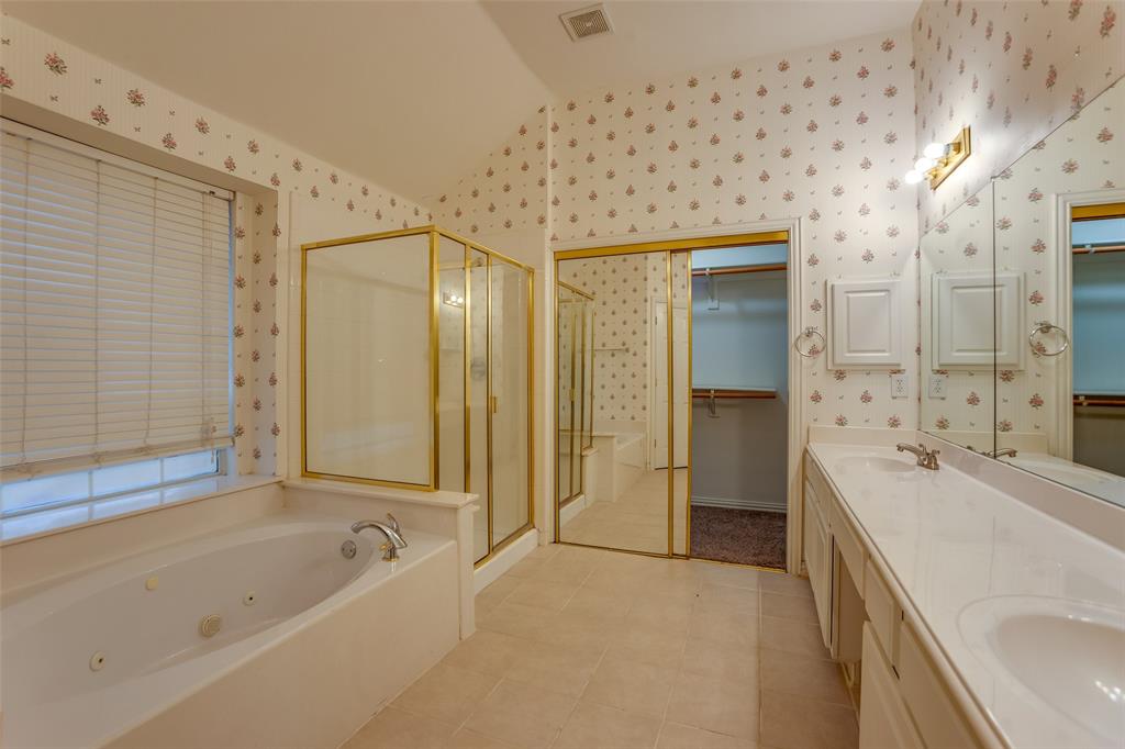 426 Richmond Street Irving, TX 75063 - Photo 24 of 33 a bathroom with a tub sink and mirror