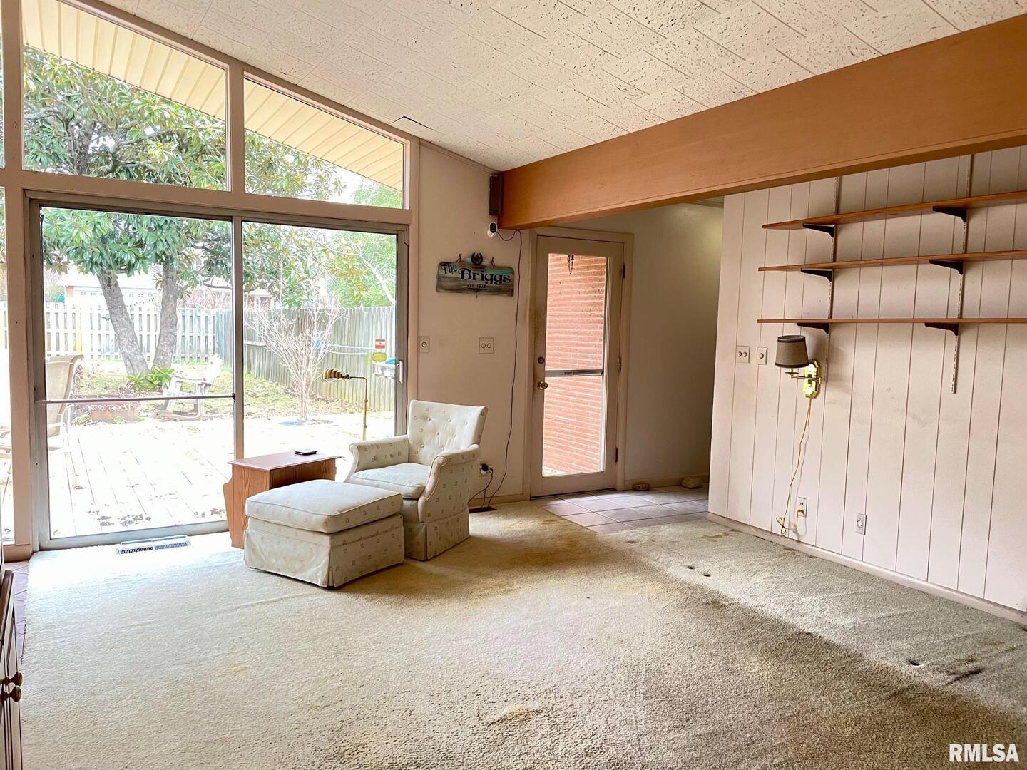7 Pinewood Drive Carbondale, IL 62901 - Photo 11 of 20 a living room with furniture and large windows