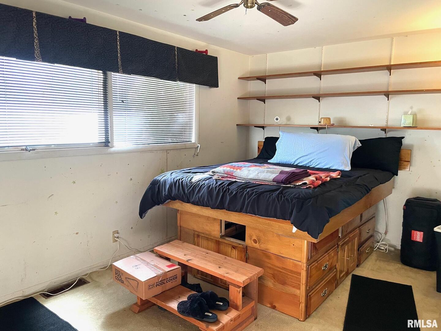 7 Pinewood Drive Carbondale, IL 62901 - Photo 16 of 20 a bedroom with a bed and wooden floor