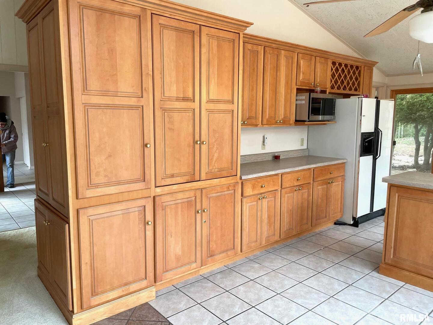7 Pinewood Drive Carbondale, IL 62901 - Photo 9 of 20 a kitchen with stainless steel appliances granite countertop a refrigerator and a sink