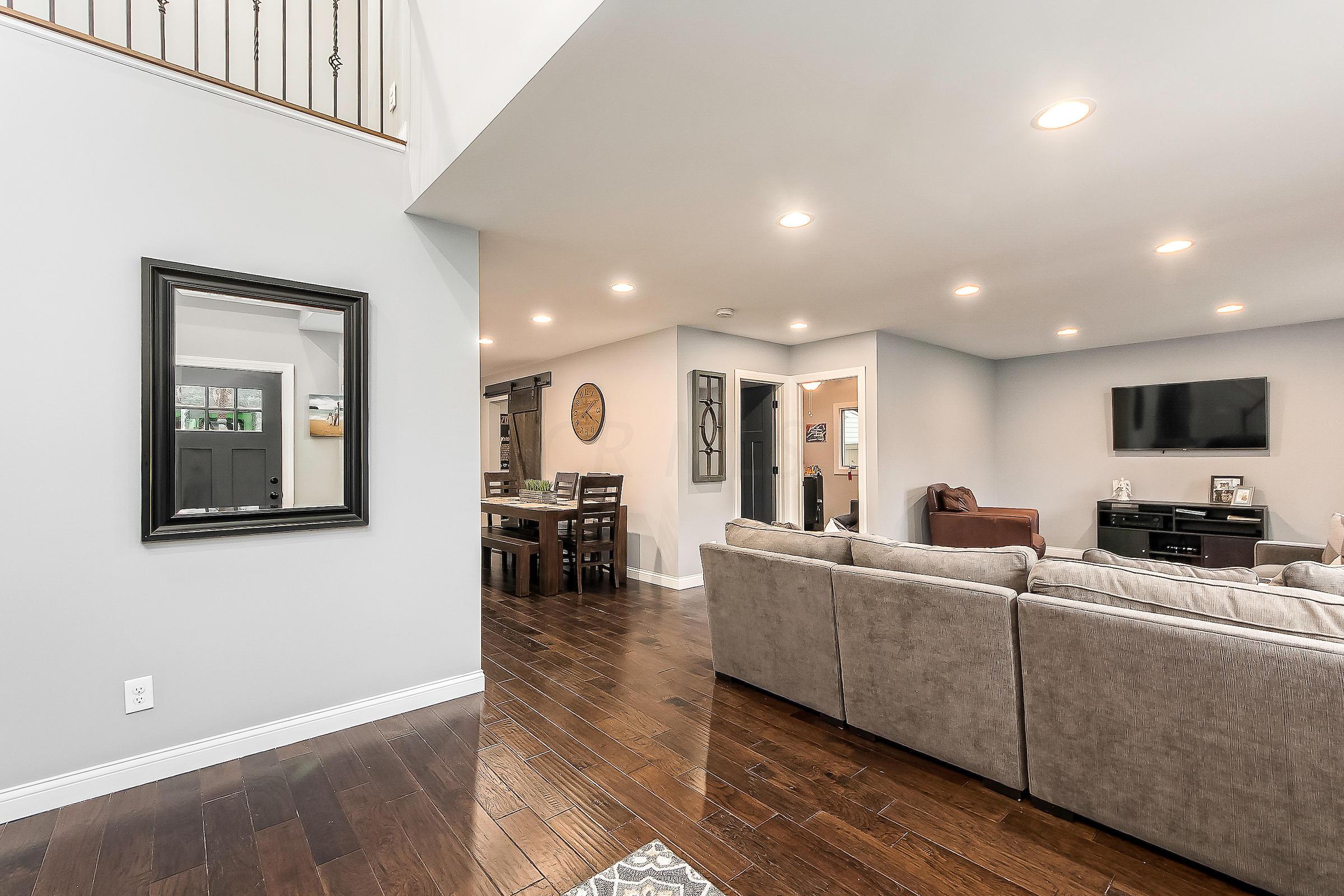 3272 Mountview Road Upper Arlington, OH 43221 - Photo 3 of 36 Gallery Image 3
