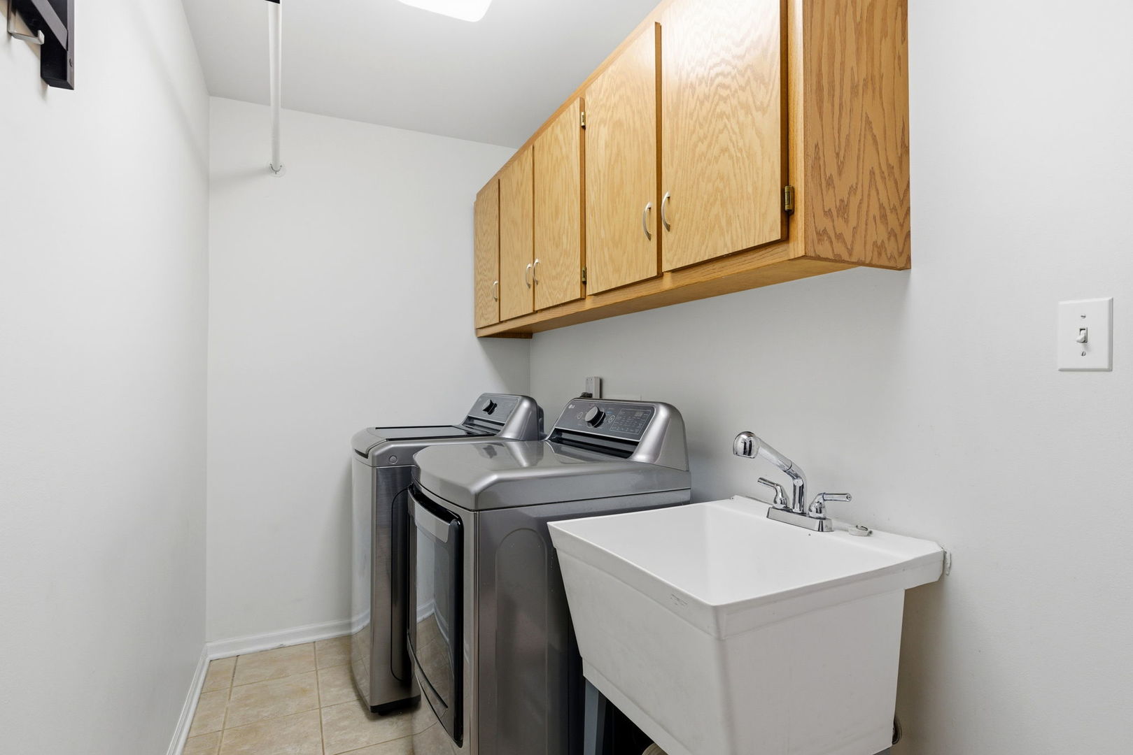 19320 Tramore Lane Mokena, IL 60448 - Photo 21 of 28 a utility room with dryer and washer