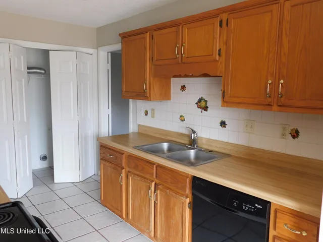 $1,395 | 5935 Kentwood Drive, Horn Lake, MS 38637