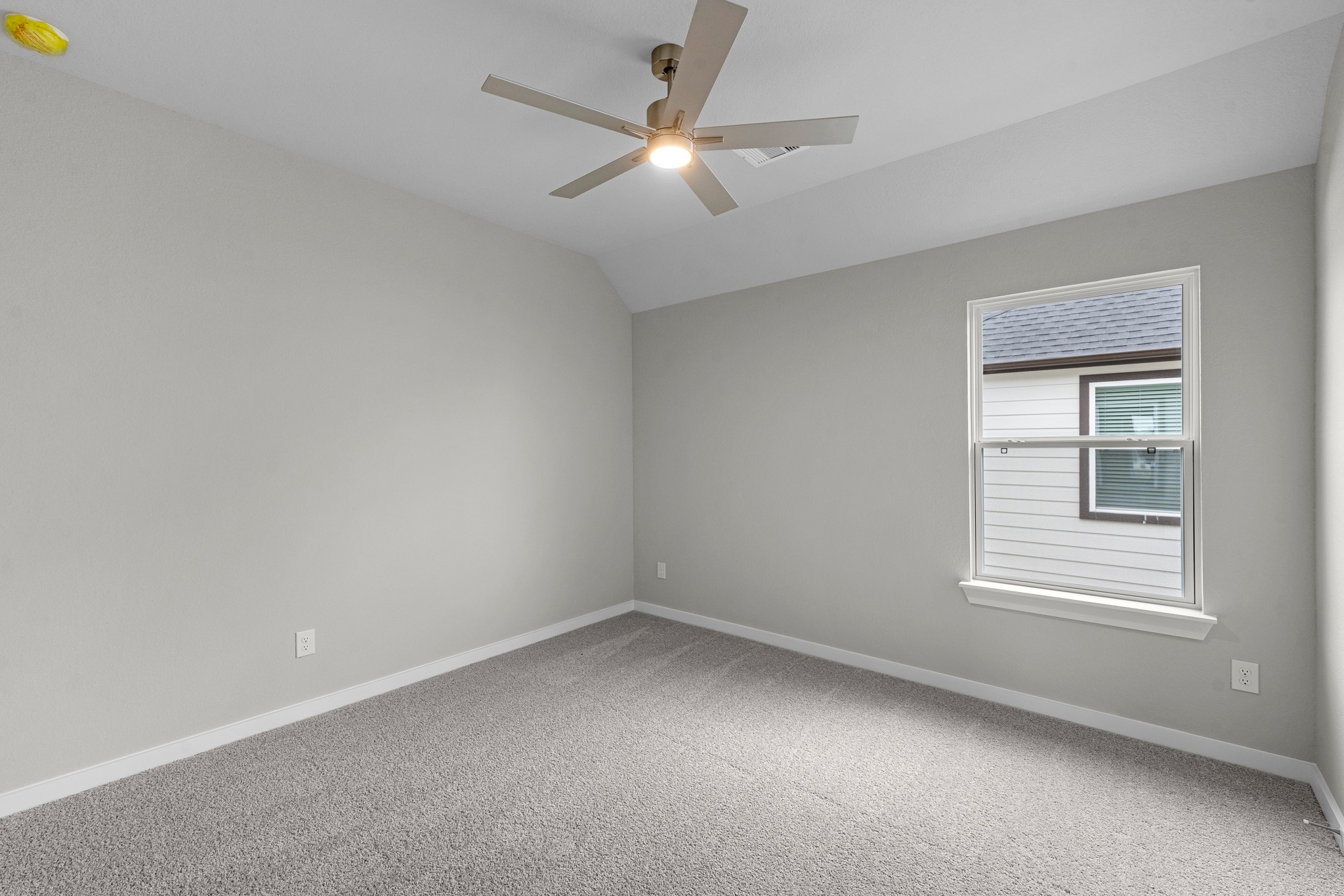 3410 Everglade Lane Rosenberg, TX 77471 - Photo 23 of 39 an empty room with a window and a ceiling fan