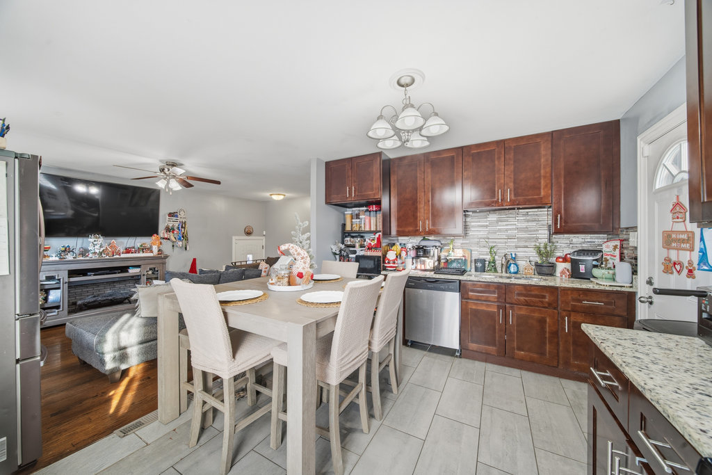 16207 Justine Street Markham, IL 60428 - Photo 5 of 26