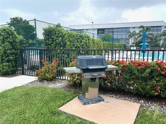 $4,300 | 788 Park Shore Drive, Unit H36, Naples, FL 34103