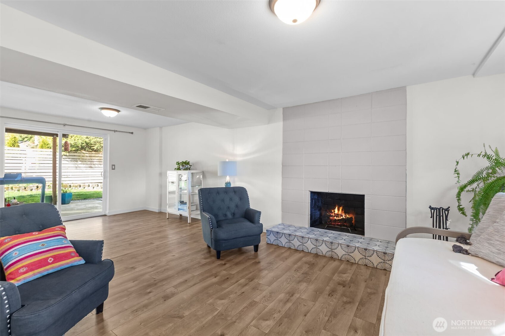 215 Hubbard Road Lynnwood, WA 98036 - Photo 30 of 40 a living room with furniture and a fireplace