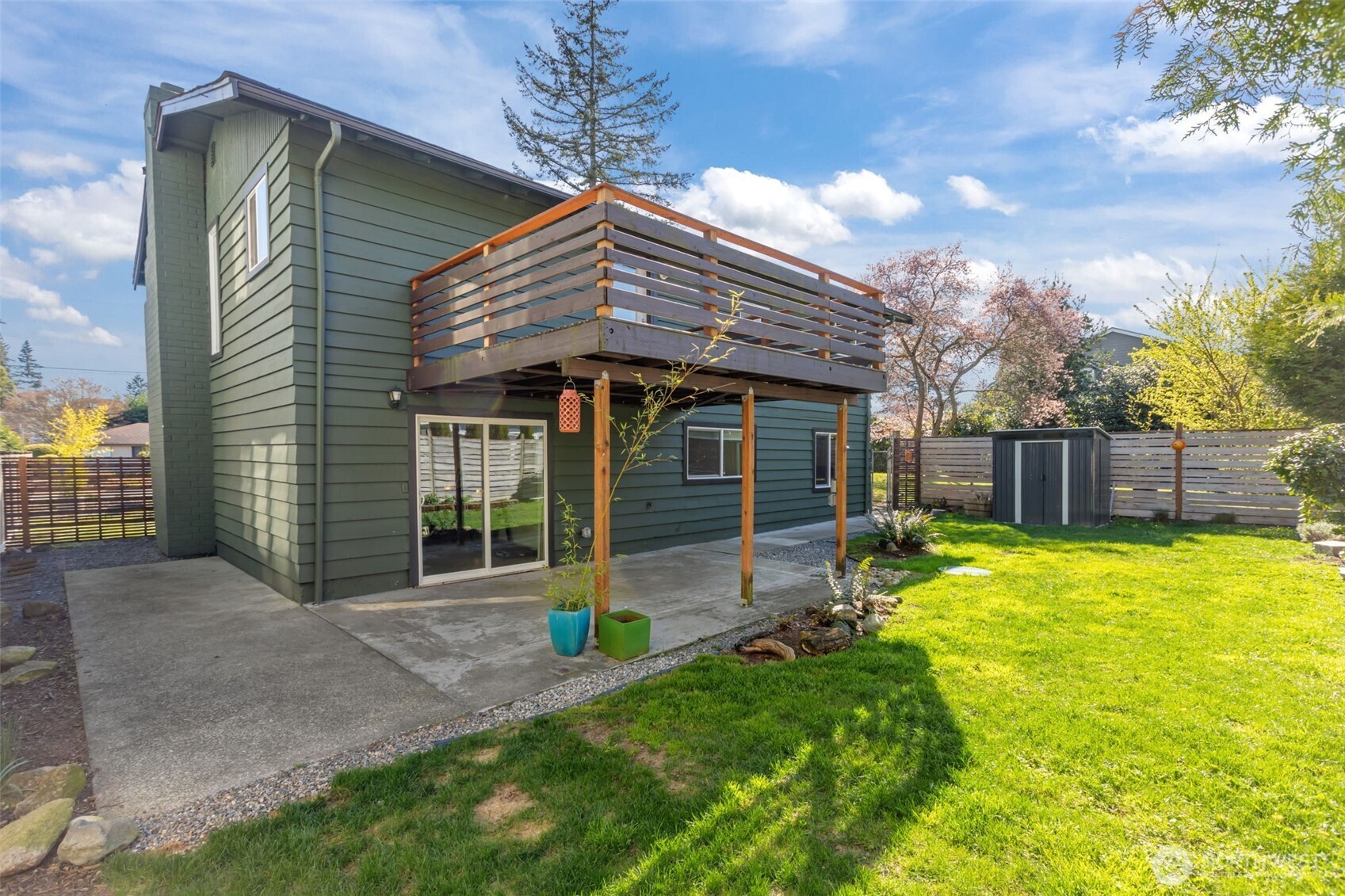 215 Hubbard Road Lynnwood, WA 98036 - Photo 32 of 40 a front view of a house with a yard