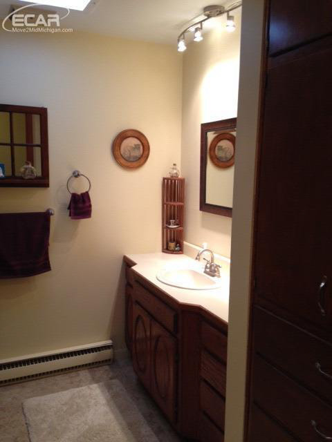 7083 Sohn Road Vassar, MI 48768 - Photo 6 of 16 21294440-5.JPG