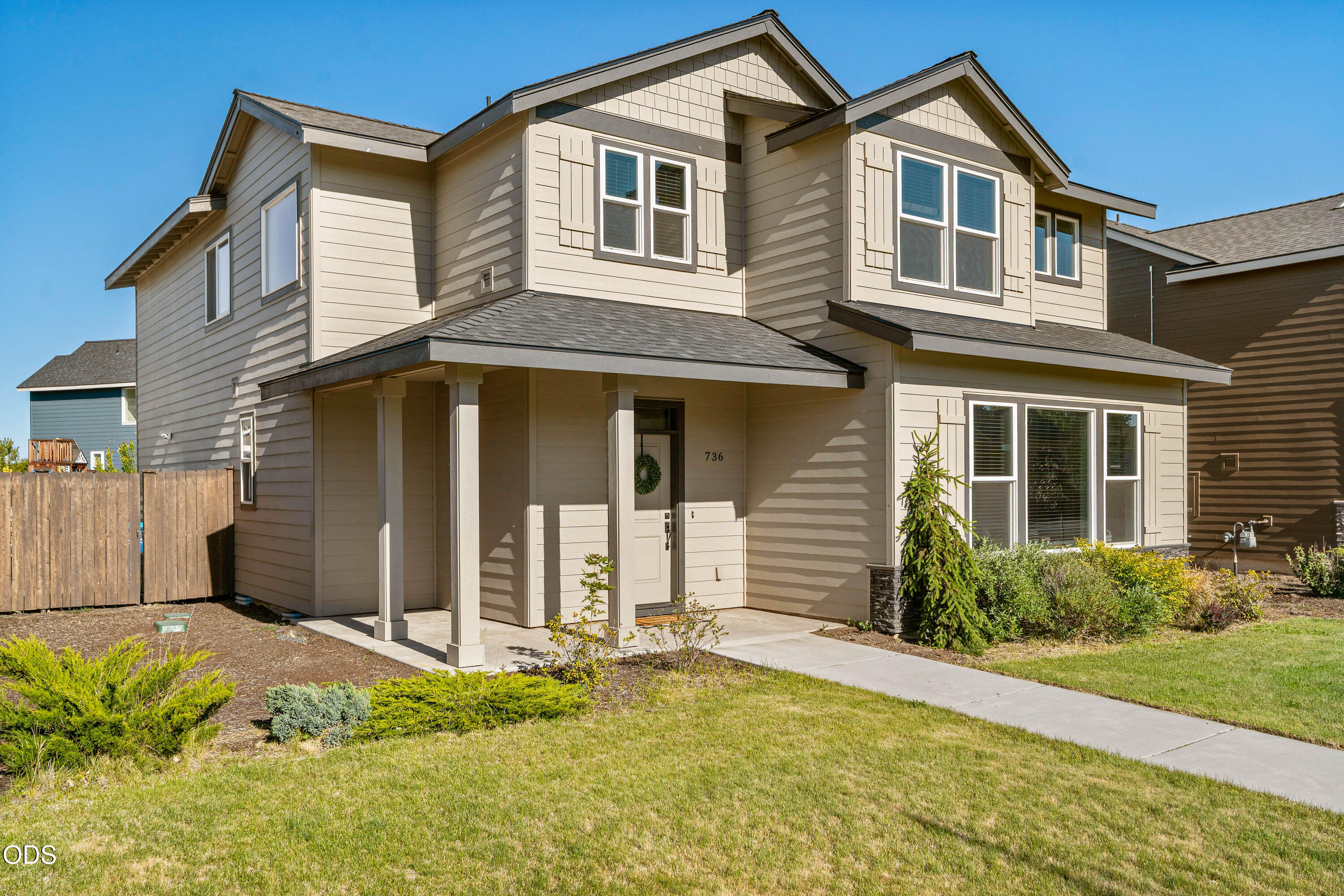 736 Northwest 27th Street Redmond, OR 97756 - Photo 3 of 26