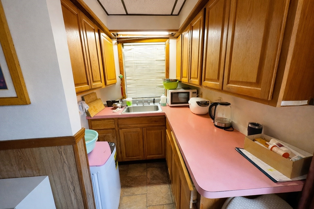 328 Brooks Street Worcester, MA 01606 - Photo 13 of 32