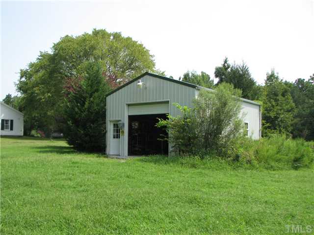 636 Dalton Road Skipwith, VA 23968 - Photo 20 of 22 Garage