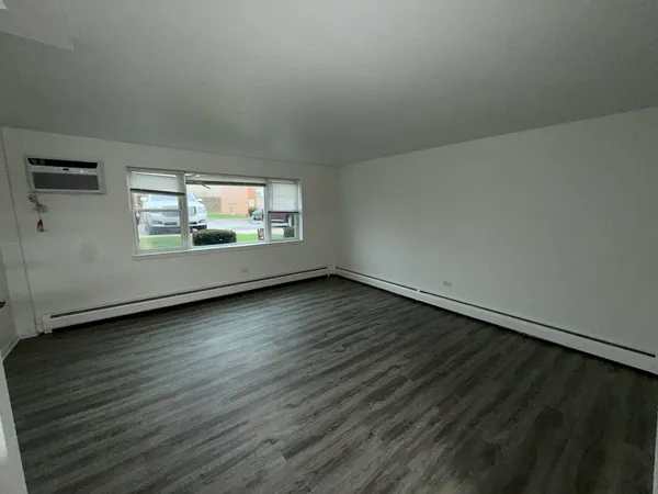 $1,550 | 9595 Maple Drive, Unit 2N, Rosemont, IL 60018