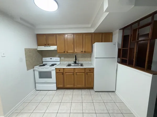 $1,550 | 9595 Maple Drive, Unit 2N, Rosemont, IL 60018