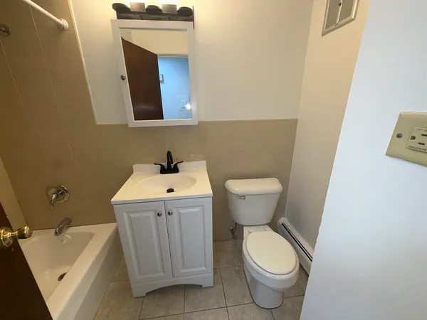 $1,550 | 9595 Maple Drive, Unit 2N, Rosemont, IL 60018