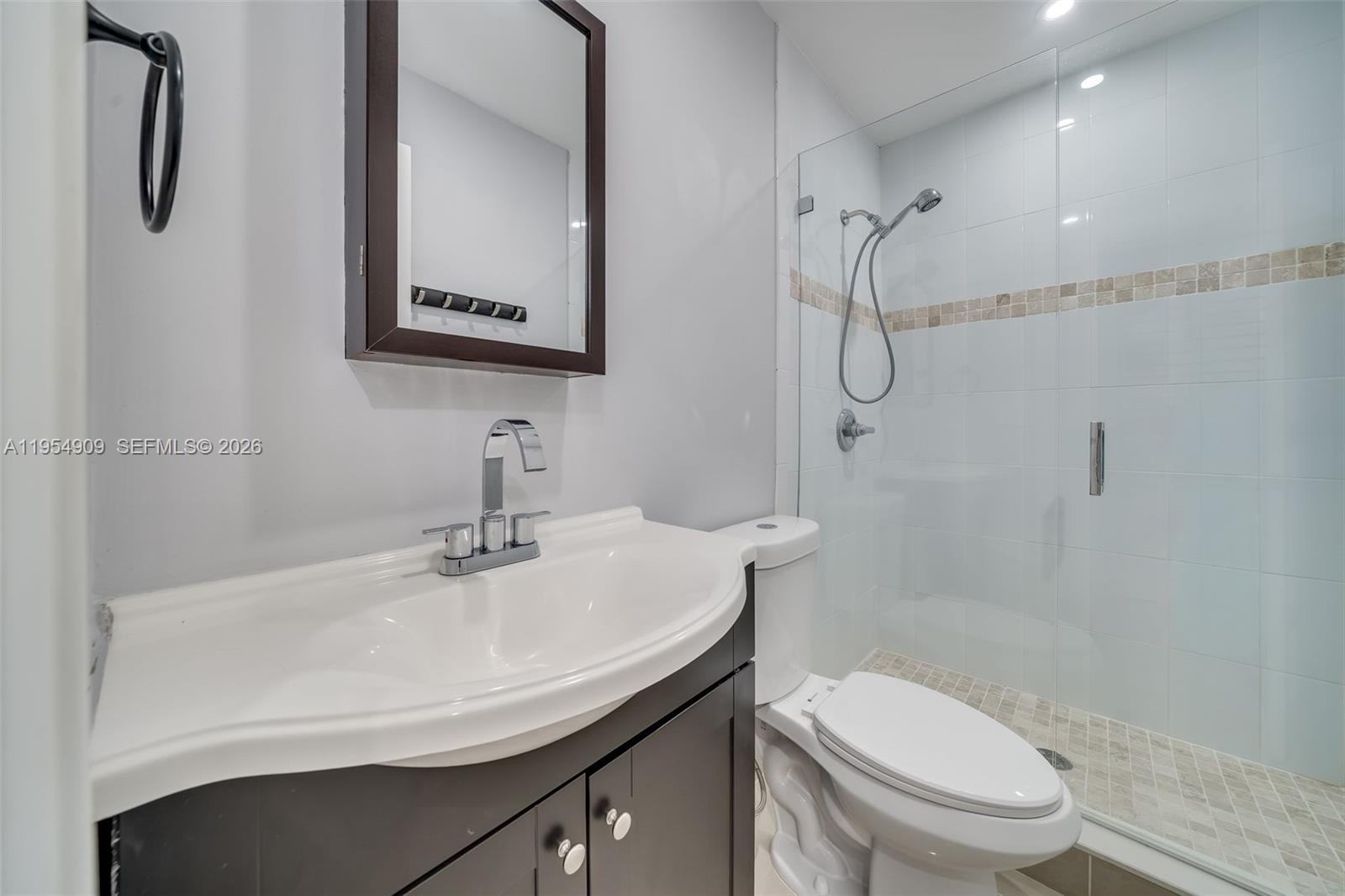 11800 Southwest 35th Street Miami, FL 33175 - Photo 32 of 60 Guest bathroom