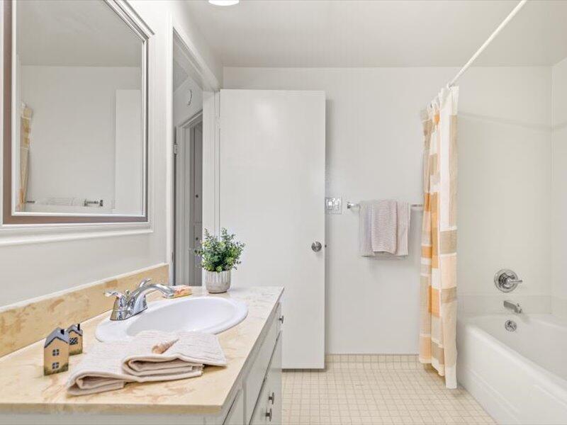 5800 Encina Road, Unit 3 Santa Barbara, CA 93117 - Photo 27 of 49 Main Bathroom