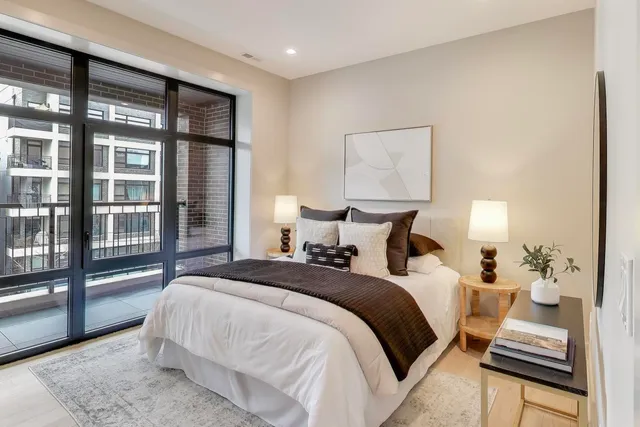 $525,000 | 1317 North Western Avenue, Unit 203, Chicago, IL 60622