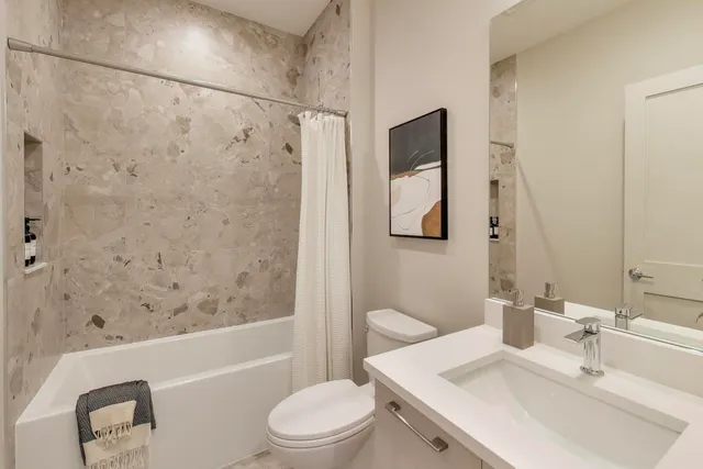 $525,000 | 1317 North Western Avenue, Unit 203, Chicago, IL 60622