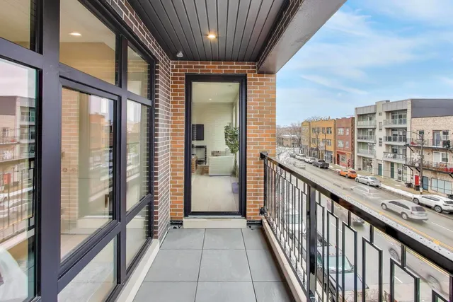 $525,000 | 1317 North Western Avenue, Unit 203, Chicago, IL 60622