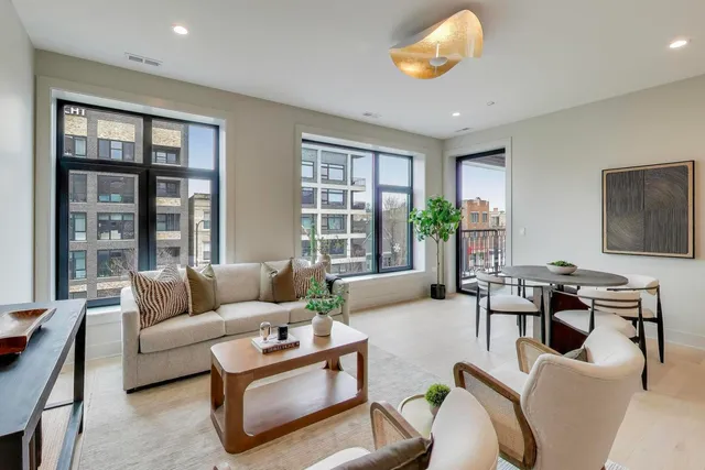 $525,000 | 1317 North Western Avenue, Unit 203, Chicago, IL 60622