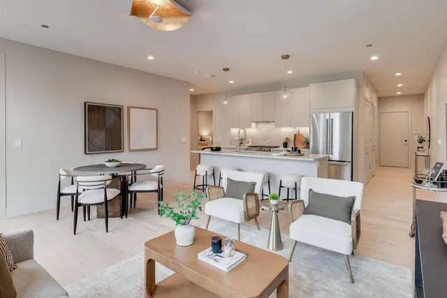 $525,000 | 1317 North Western Avenue, Unit 203, Chicago, IL 60622