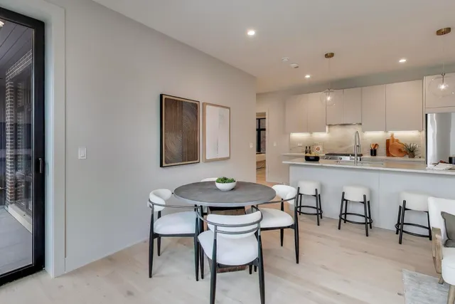 $525,000 | 1317 North Western Avenue, Unit 203, Chicago, IL 60622