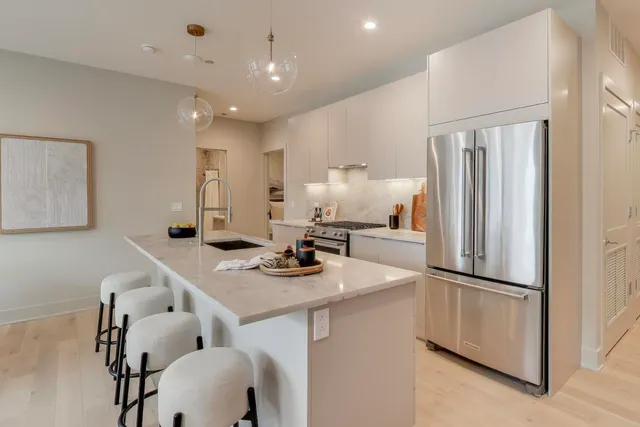 $525,000 | 1317 North Western Avenue, Unit 203, Chicago, IL 60622