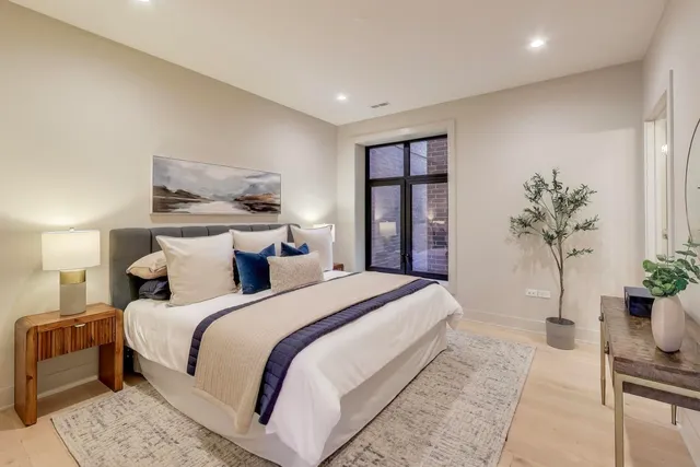 $525,000 | 1317 North Western Avenue, Unit 203, Chicago, IL 60622