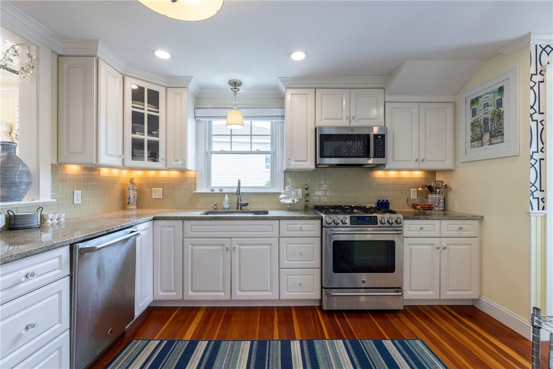 13 Uzzi Avenue Westerly, RI 02891 - Photo 11 of 34