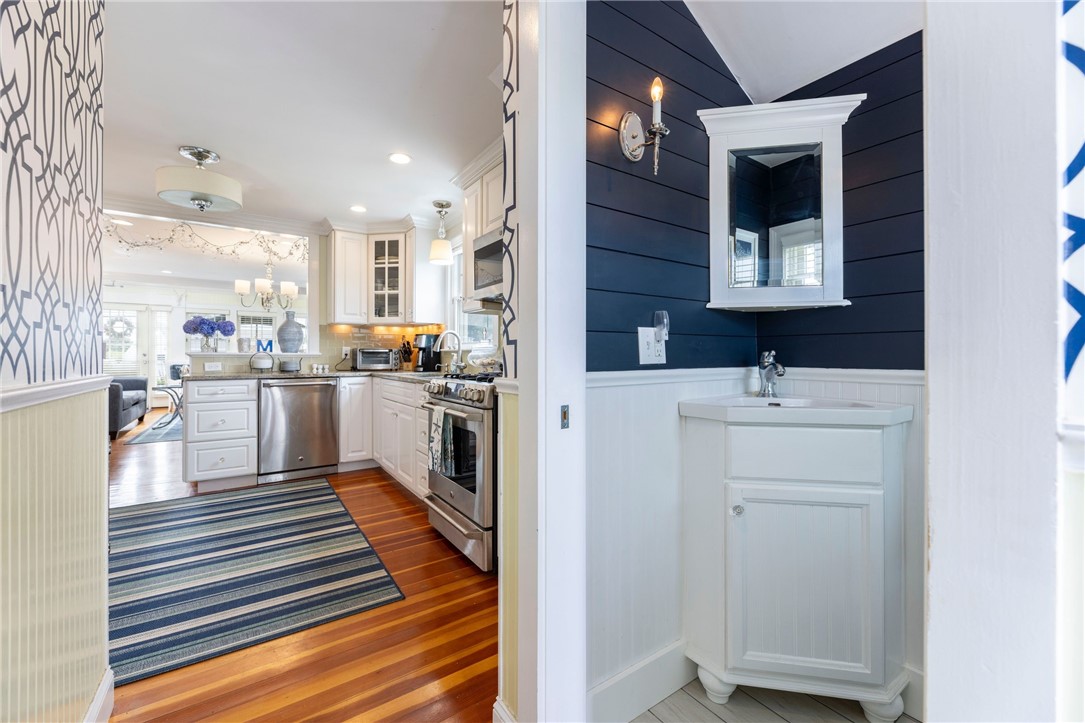 13 Uzzi Avenue Westerly, RI 02891 - Photo 14 of 34