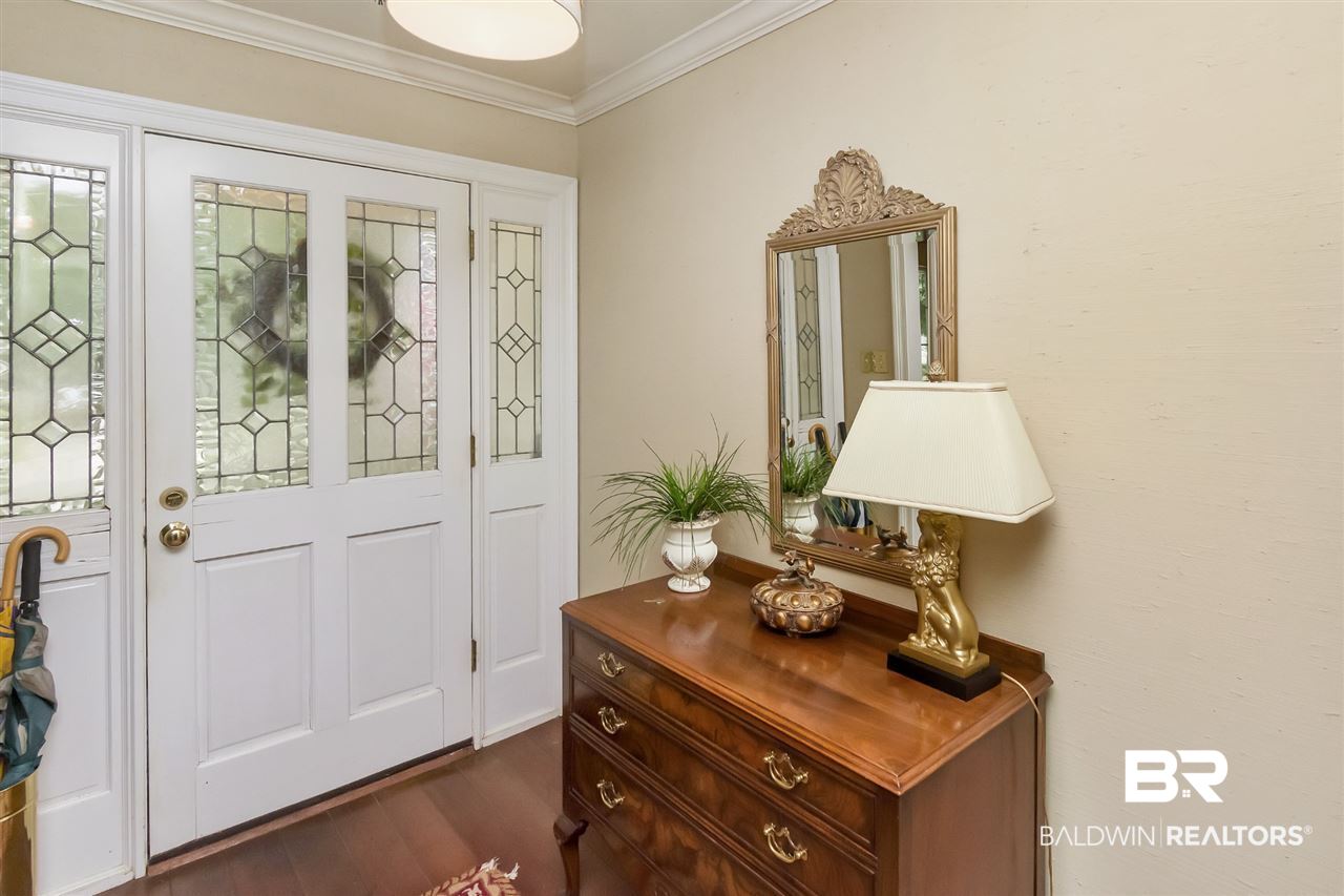907 Wesley Avenue Mobile, AL 36609 - Photo 4 of 36