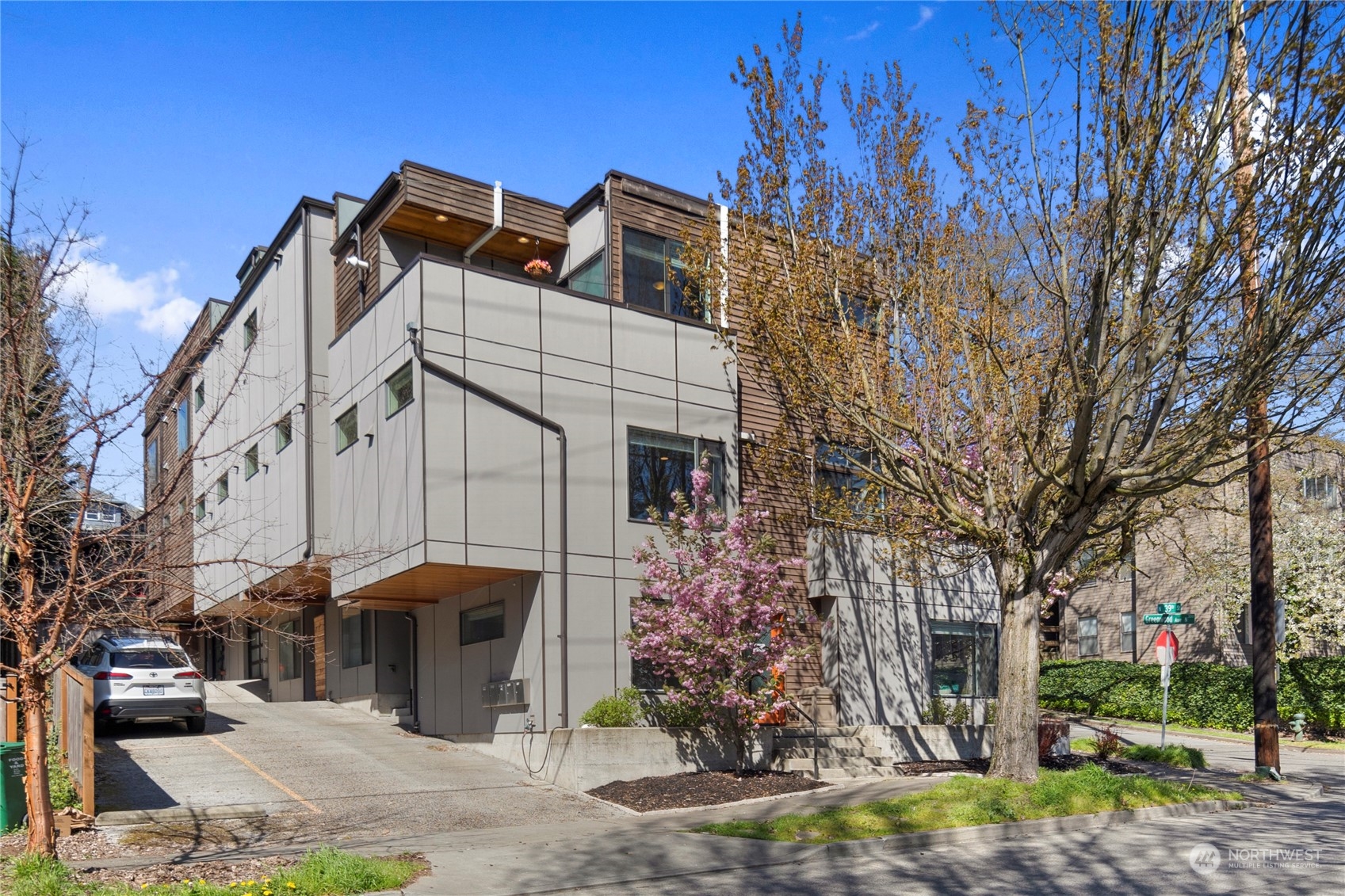 218 North 39th Street Seattle, WA 98103 - Photo 24 of 27 a view of a street with cars