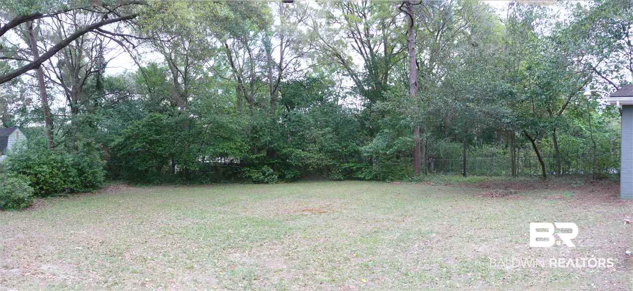 311 Dawn Place Mobile, AL 36609 - Photo 32 of 35 Large Backyard