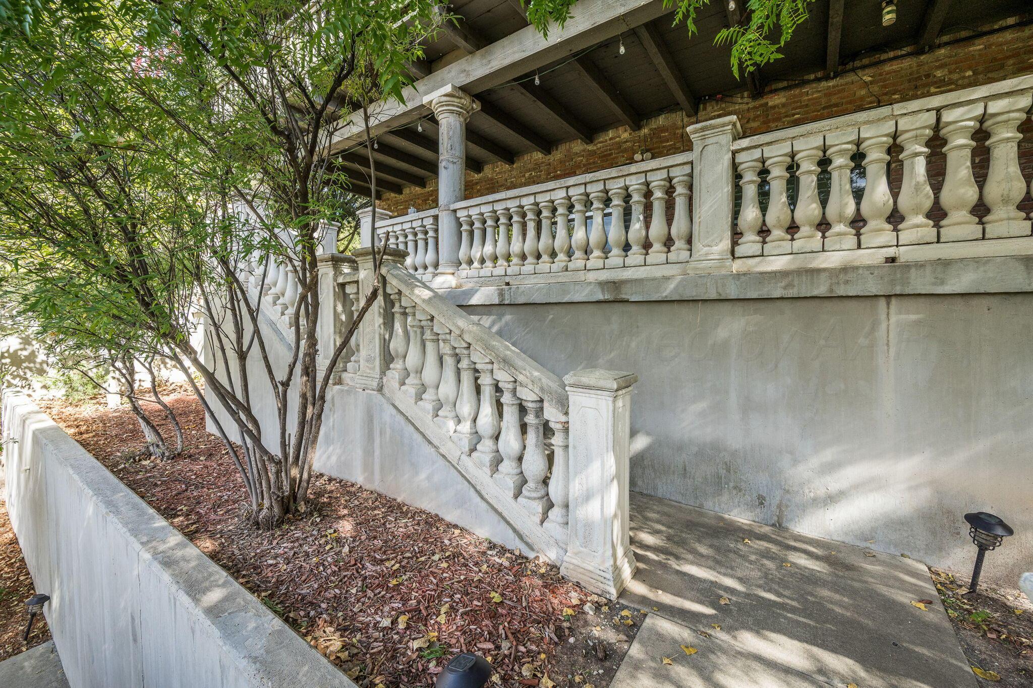 170 Dolphin Terrace Amarillo, TX 79118 - Photo 44 of 56 Elegant stairway