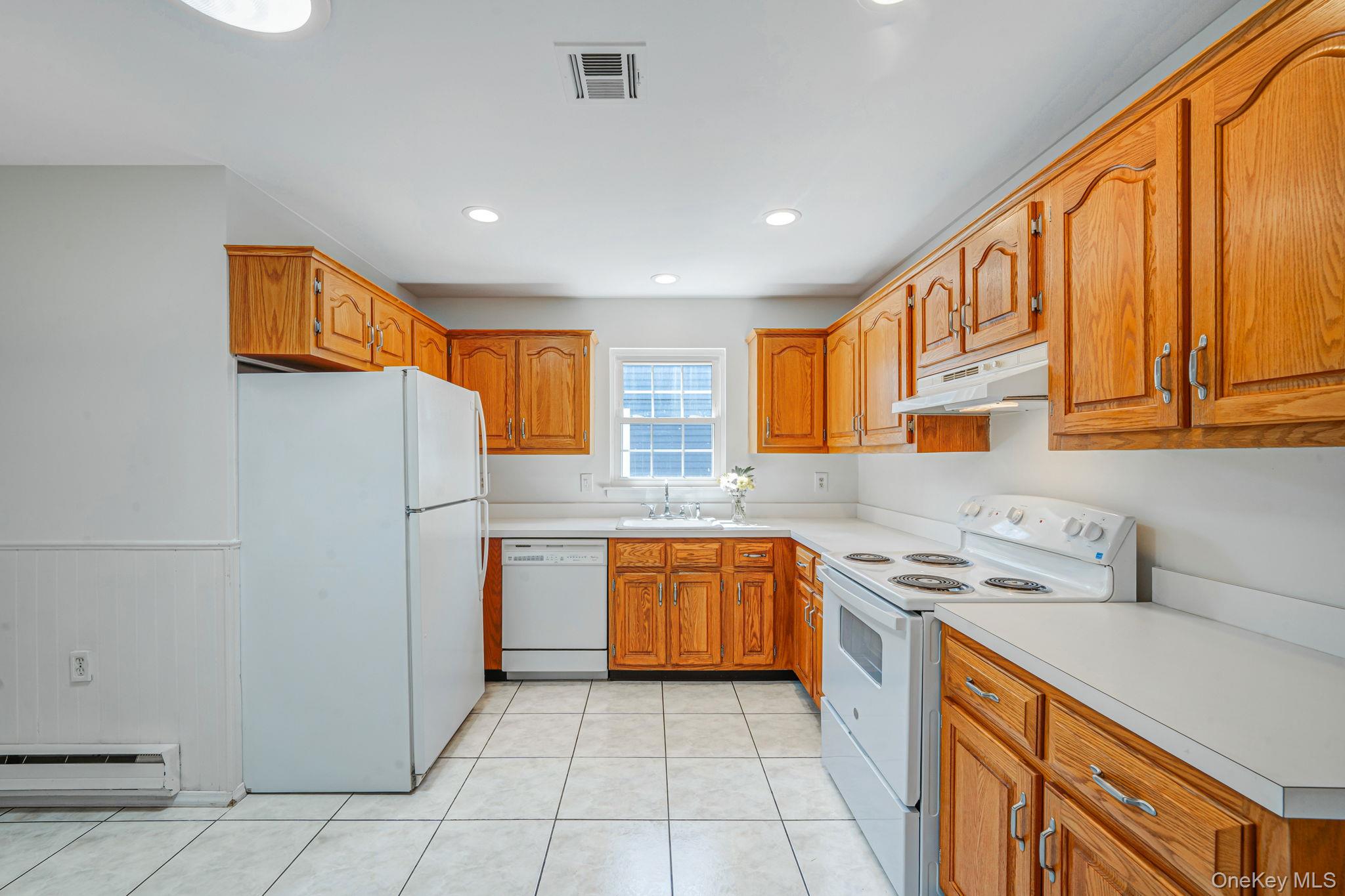 259 Edinburgh Drive Ridge, NY 11961 - Photo 13 of 31