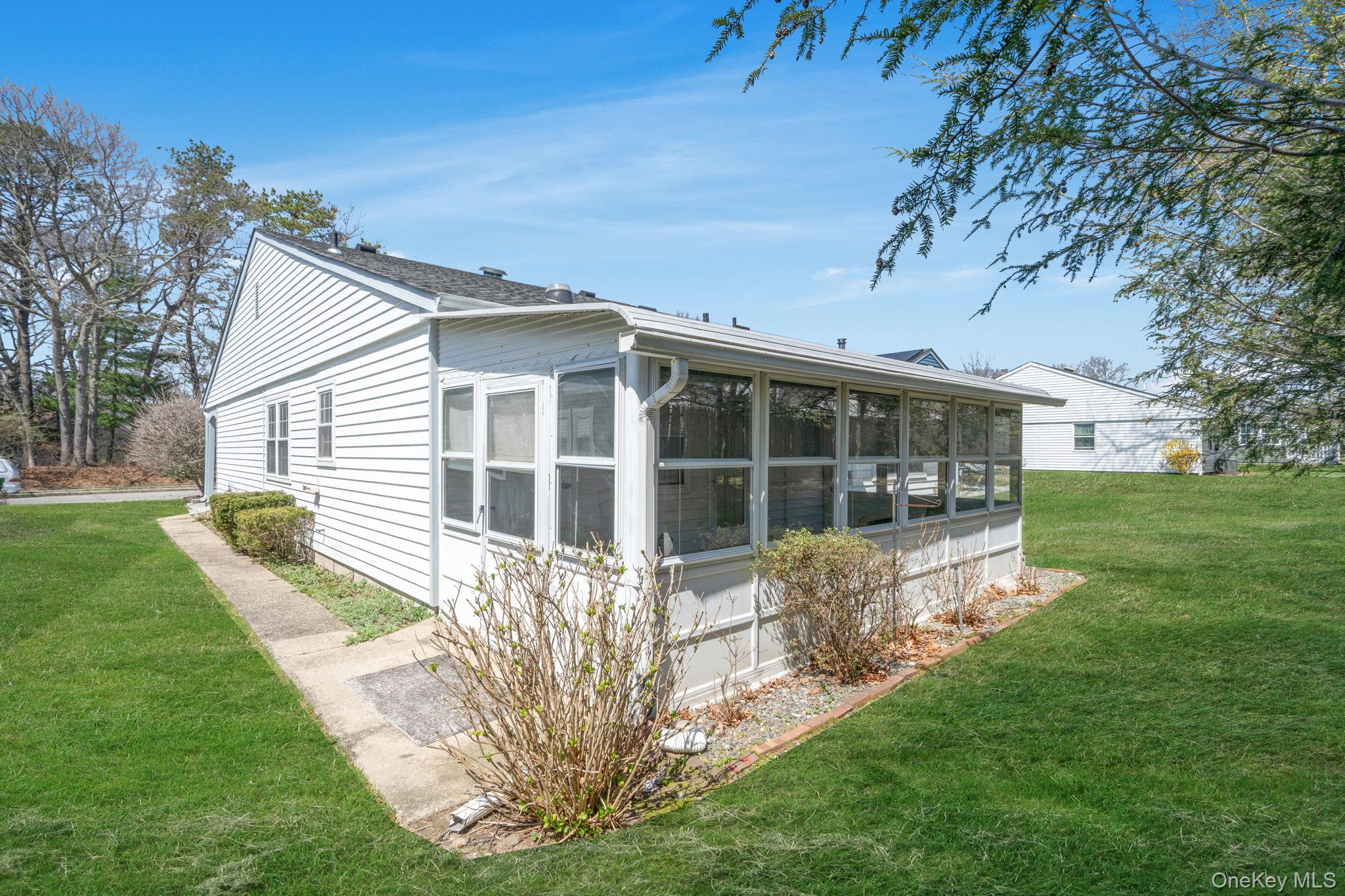 259 Edinburgh Drive Ridge, NY 11961 - Photo 26 of 31