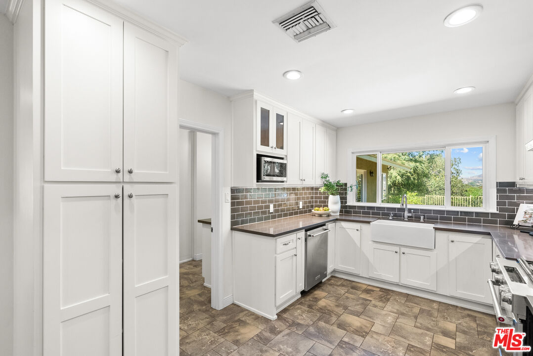 24364 Arcadia Street Newhall, CA 91321 - Photo 12 of 50
