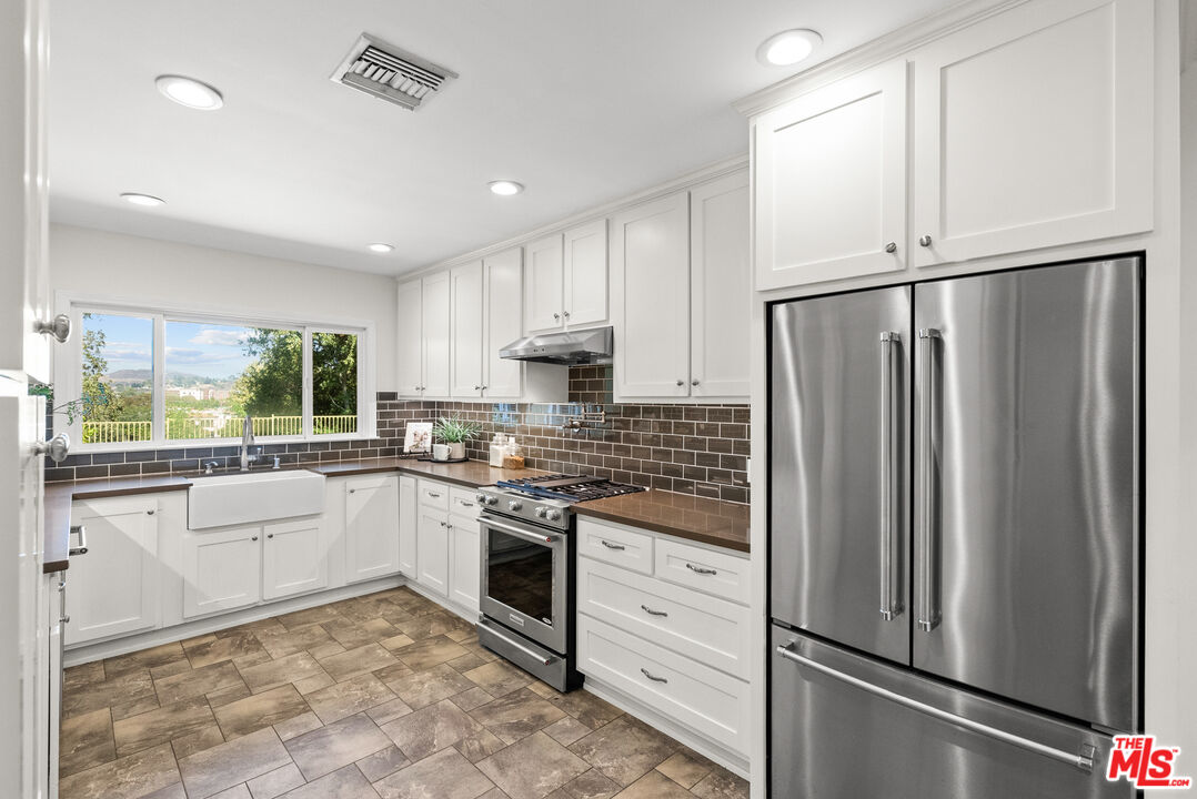 24364 Arcadia Street Newhall, CA 91321 - Photo 13 of 50