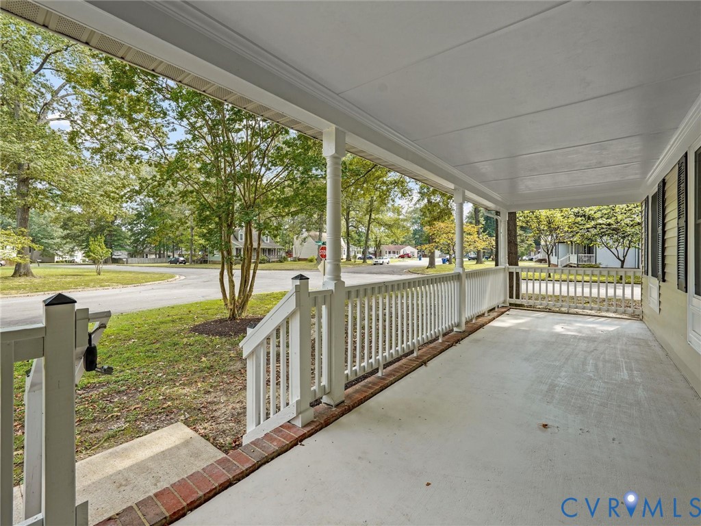 9818 Brenspark Road Chesterfield, VA 23832 - Photo 3 of 33