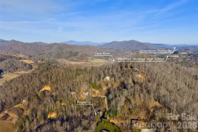 a view of a houses with a yard