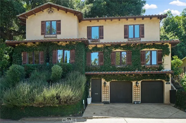 a front view of house with yard