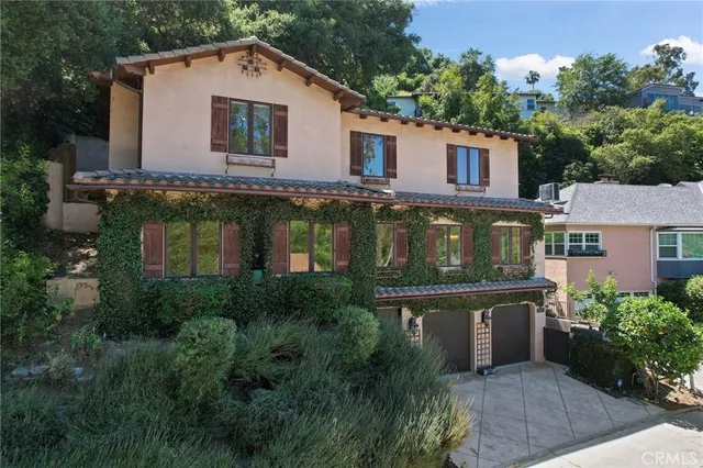 a view of a house with roof yard