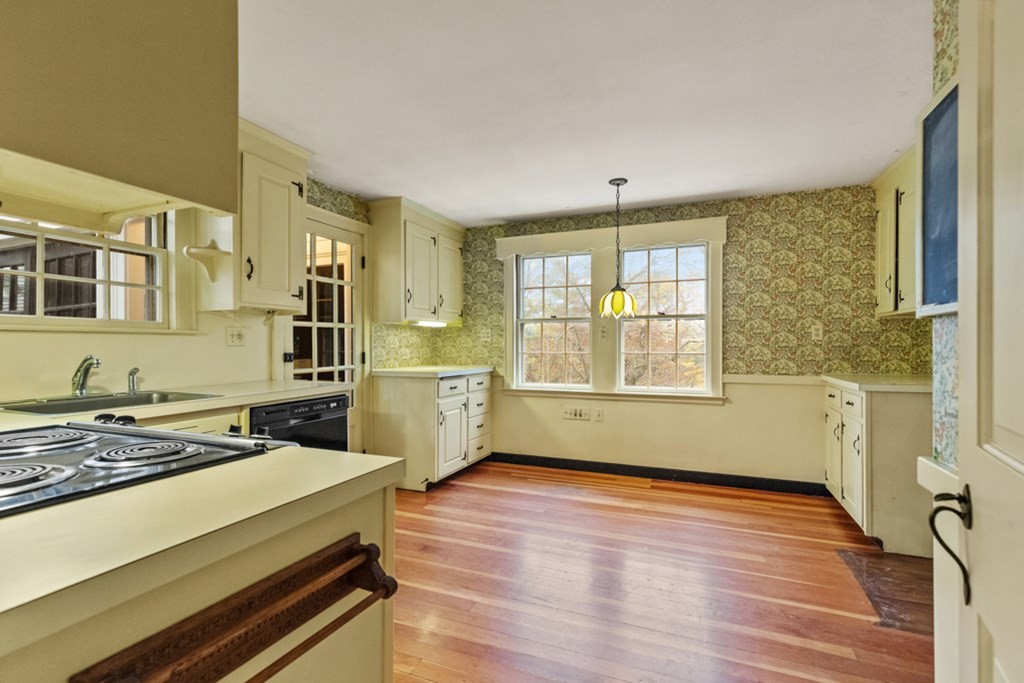 10 Laneton Way Reading, MA 01867 - Photo 11 of 31