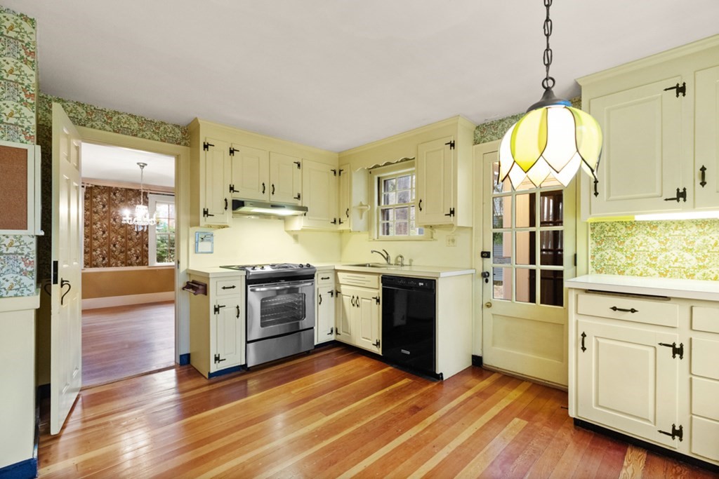 10 Laneton Way Reading, MA 01867 - Photo 12 of 31